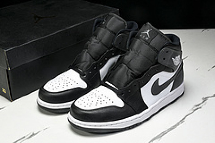 Jordan 1 Mid 