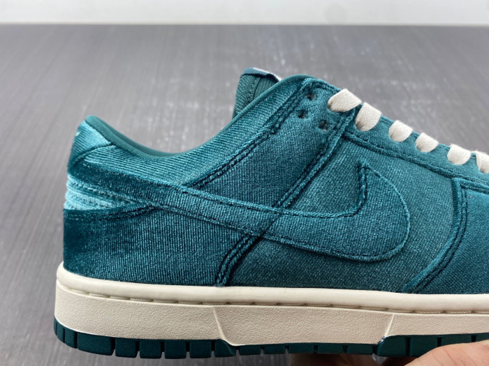 nike dunk low green velvet dz5224-300