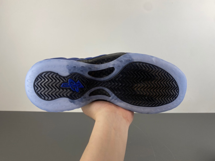 Nike Air Foamposite “Deep Royal” HJ5195-400