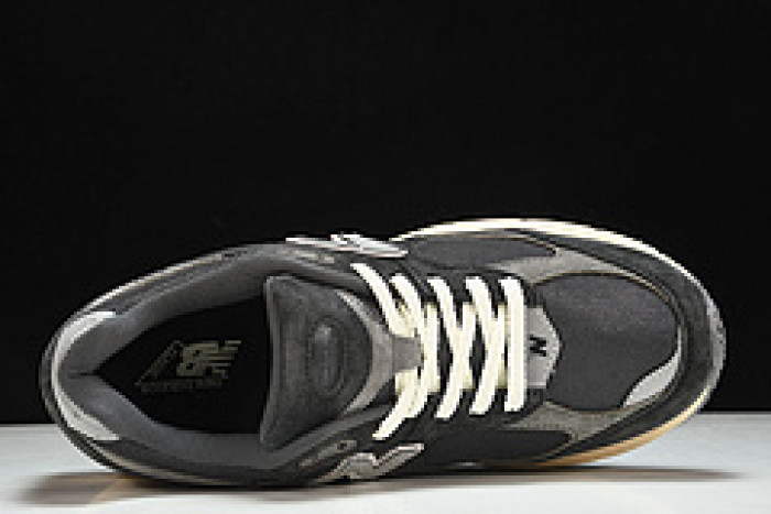 new Ba1an*e 2002r black dark grey m2002rho